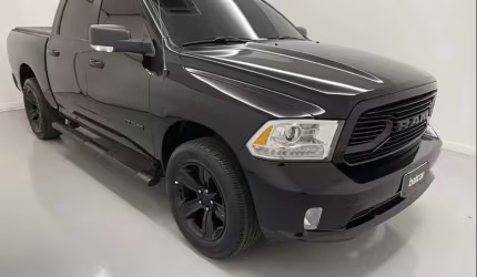 Ram classic 5.7 v8 gasolina laramie cd 4x4 automático