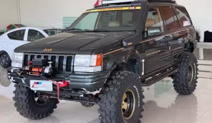Jeep grand cherokee 5.2 limited 4x4 v8 16v gasolina 4p automático