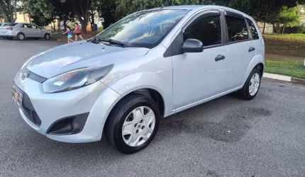 Fiesta hatch 1.0 4p 2013 completo excelente