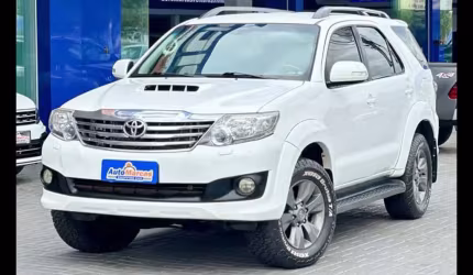 Toyota hiluxsw4 srv4x4 2015