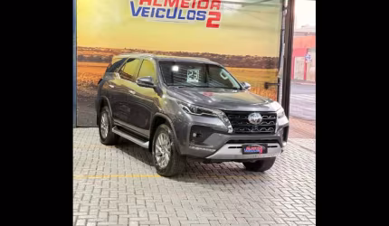 Toyota hilux sw4 2.8 d-4d turbo diesel srx 7l 4x4 automático