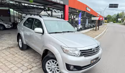 Toyota - hilux sw4 2.7 flex 4x2 automatico - 2013
