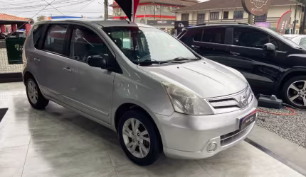 Livina sl 1.8                 ano 2013   