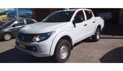 Mitsubishi l200 triton 2023 2.4 16v turbo diesel gl cd 4x4 manual