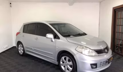 Nissan nissan tiida 18sl flex 2013