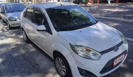 Ford fiesta sedan 1.6 8v se flex 4p 2014.