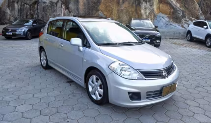 Nissan tiida sl 1.8 at - prata - 2012/2013