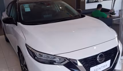 Sentra 2.0 advance cvt c/teto preto