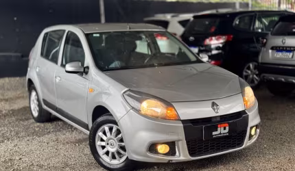 Sandero automático financia 100%