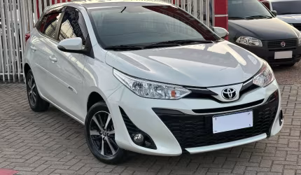 Toyota yaris hb xs 15 at  2020