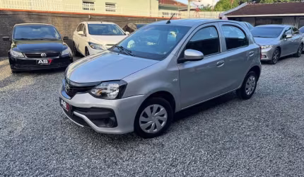 Toyota etios x 1.3 flex 16v 5p mec.  - prata - 2018/2019