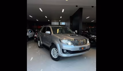Toyota hilux sw4 3.0 srv 4x4 7 lugares 16v turbo intercooler diesel 4p automático