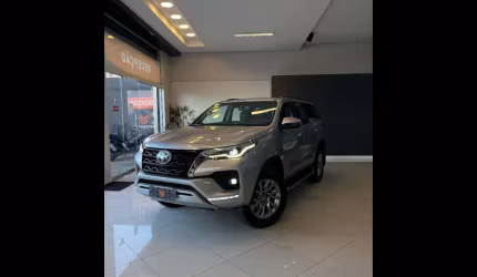 Toyota hilux sw4 2.8 d-4d turbo diesel srx 7l 4x4 automático