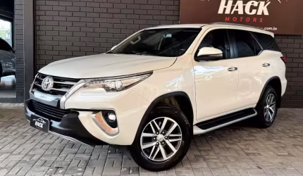 Toyota hilux sw4 srx 4x4 2.8 tdi 16v dies. aut.  - branca - 2018/2019