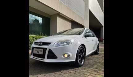 Ford focus focus sedan se 2.0 powershift