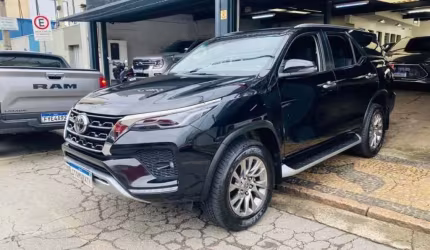 Toyota hilux sw4 2.8 d-4d turbo diesel srx 7l 4x4 automático
