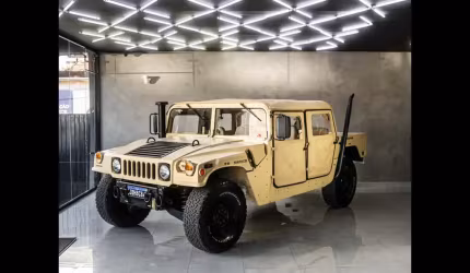 Hummer am desert