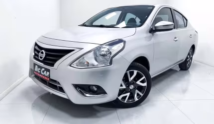 Nissan versa unique 1.6 16v flex mec.  - prata - 2015/2016
