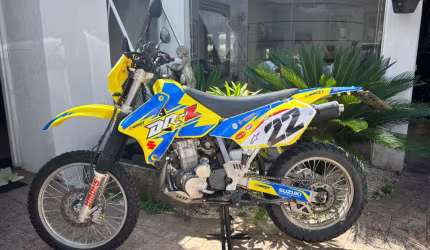 Suzuki dr-z 400 emplacada para rua - raridade!
