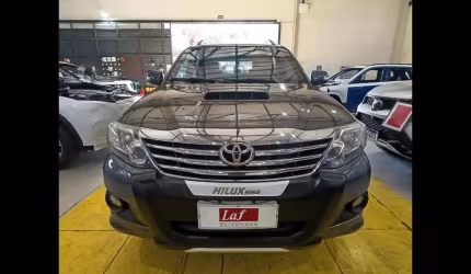 Toyota hiluxsw4 srv4x4 2014