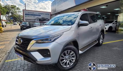 Toyota hilux sw4 2.8 d-4d turbo diesel srx 7l 4x4 automático