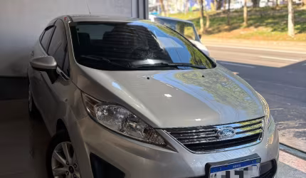 Ford fiesta se 1.6 2013 muito conservado baixo km 