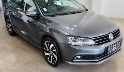 Volkswagem jetta 1.4 tsi confortline - rodas do gli - pneus novos - automatico - bancos em couro - m
