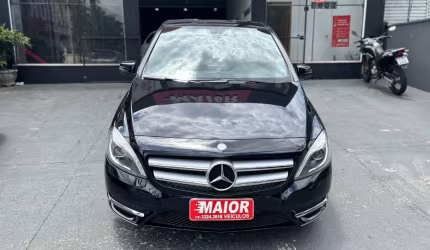 Mercedes muito conservada