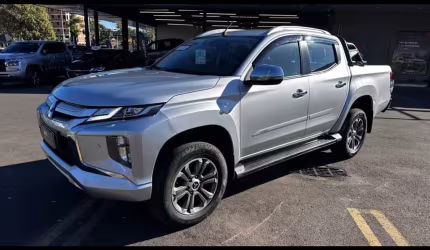 Mitsubishi l200 triton 2.4 16v turbo diesel sport hpe-s cd 4p 4x4 automático