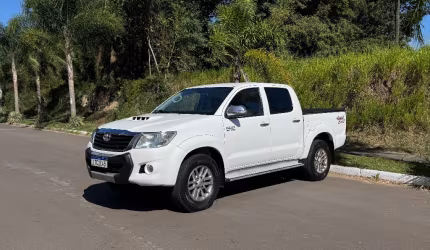 Hilux srv 4x4 diesel 2012 – força, conforto e confiabilidade!