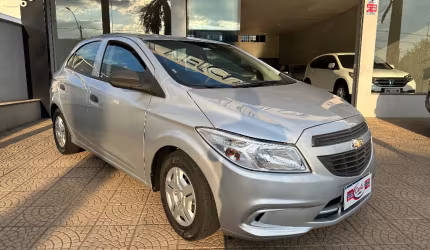 Onix completo com ipva quitado