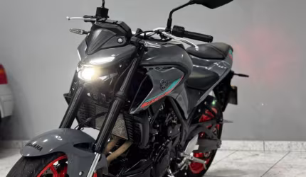 A yamaha mt é uma naked, ela se destaca pela sua leveza e agilidade ótimo para tráfico urbano contri