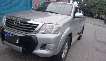 Vendo este carro hailux 2015 4x4 2.7 automático completo. 