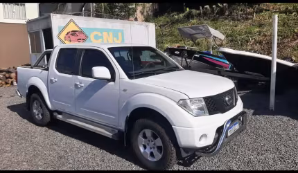 Nissan frontier  xe cd 4x2 2.5 tb diesel - branca - 2011/2011