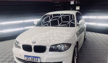 Bmw 118, branca , impecável 
toda revisada, pneus excelentes.
