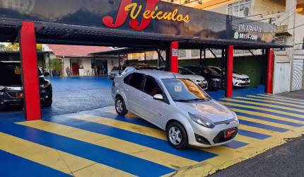 Fiesta 1.6 sedan 2013 prata 