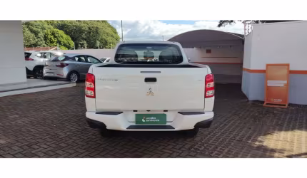 Mitsubishi l200 triton 2023 2.4 16v turbo diesel gl cd 4x4 manual