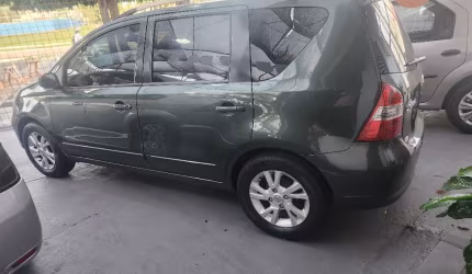 Livinia completa 1.8 automática 