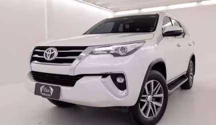 Toyota hilux sw4  2.8 srx 4x4 aut.  - branca - 2018/2019
