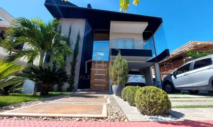 Excelente Mansão Mobiliada com 4 suítes, 7 banheiros, Piscina Aquecida