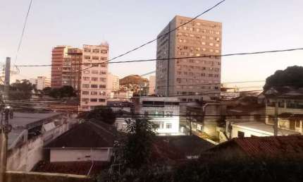 Excelente casa 4 quartos + 2 kitnets uma excelente varanda com uma bela vista para o parque Moscoso