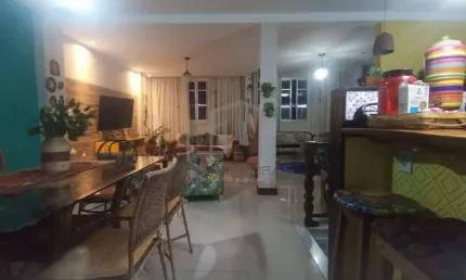 Excelente casa localizada na rua Gama Rosa, recem reformada, próxima ao comercio, contem uma varand