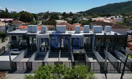 Casa com 2 quartos à venda na Servidão Pacífico, 345, Cachoeira do Bom Jesus, Florianópolis, 82 m2 por R$ 529.999