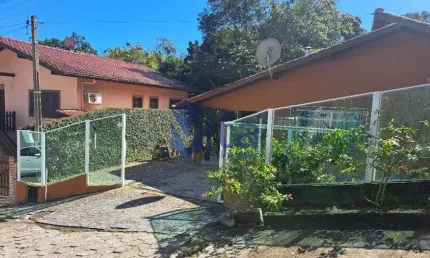 Casa com 3 quartos à venda na rua dos coqueiros verdes, 513, cachoeira do bom jesus, florianópolis, 315 m2 por r$ 820.000