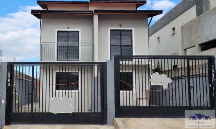 Casa em Cotia estrada do Padre Inácio a venda com 2 quartos 2 garagem