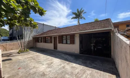Casa para venda com 3 quartos no Centro de Matinhos