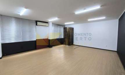 Ponto comercial para alugar na Rua Presidente Getúlio Vargas, 260, Centro, Blumenau, 52 m2 por R$ 1.400