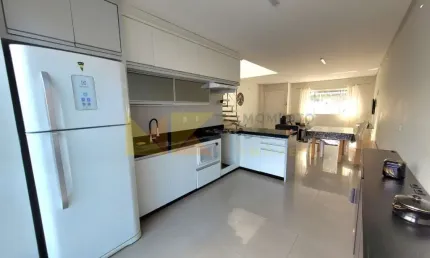 Casa com 2 quartos para alugar na Rua Apolônia Von Buettner, 188, Água Verde, Blumenau, 101 m2 por R$ 3.300