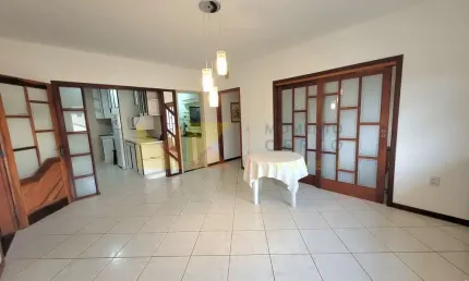 Casa com 4 quartos para alugar na Rua Coruripe, 100, Água Verde, Blumenau, 200 m2 por R$ 4.500