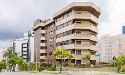 Excelente apartamento de 427m área util.
cozinha e banheiros novos.